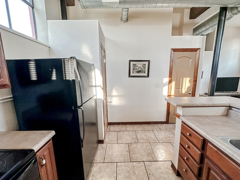 Building Photo - 521 N Jefferson Ave