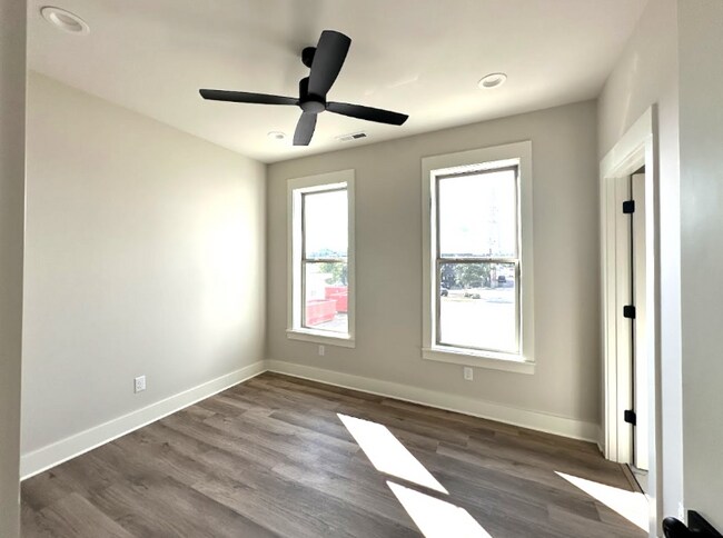 Building Photo - 9 Walnut St NE