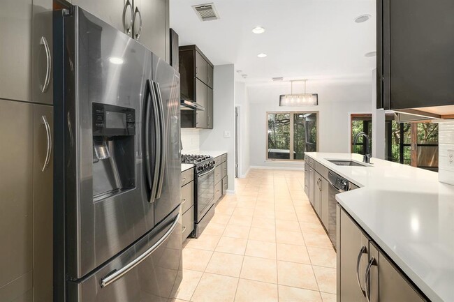 Building Photo - 4920 Hibiscus Valley Dr