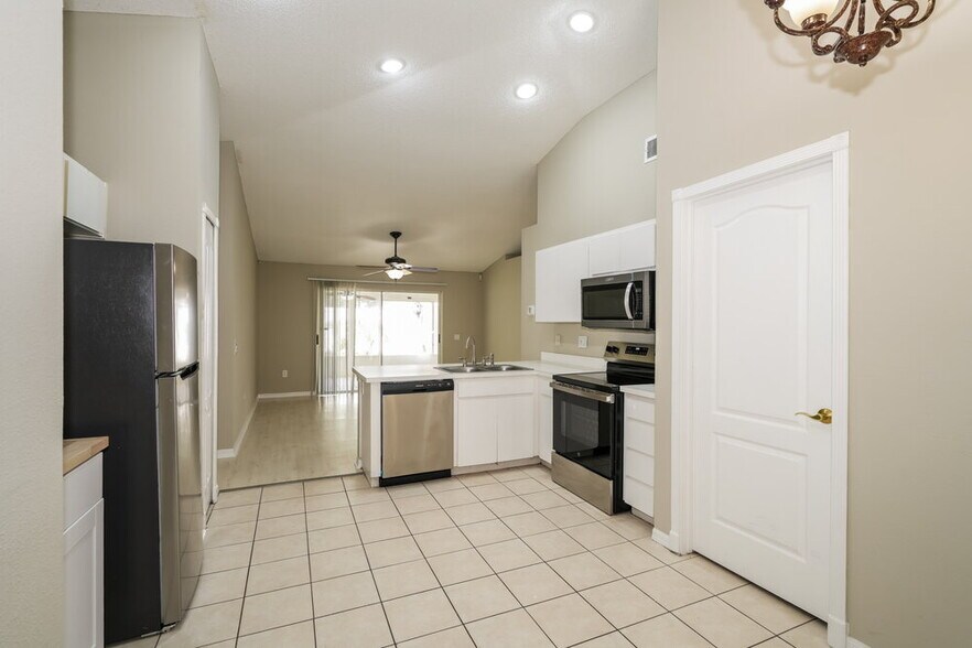 Building Photo - 402 Sonoma Dr