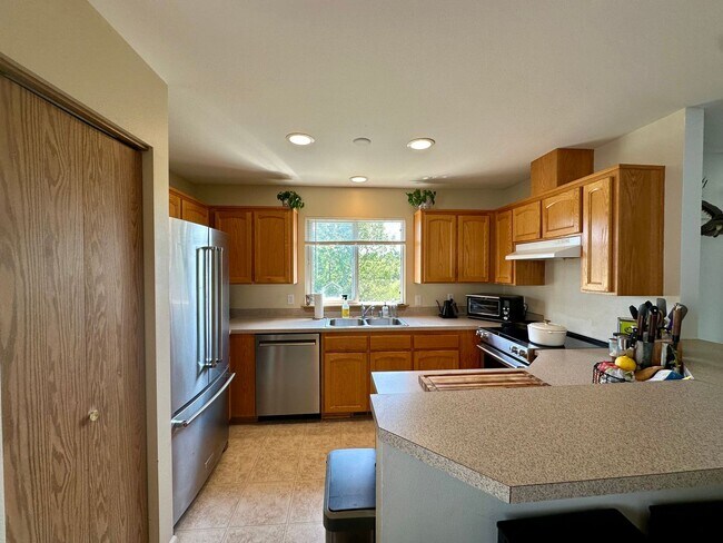 Building Photo - ***PENDING APPLICATIONS***3 Bed/2 Bath Qui...