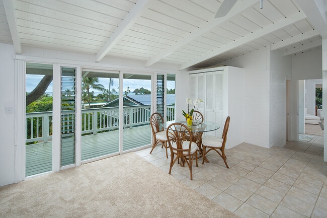 Building Photo - Very clean and bright 1 bedroom, 2 bath in Lanikai with views! All utilities!