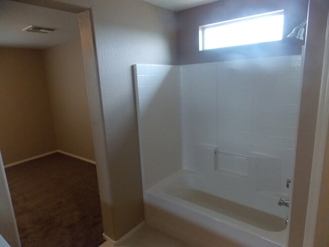 Building Photo - Recently Remodeled 3 bed/2.5 Bath with Washer/Dryer