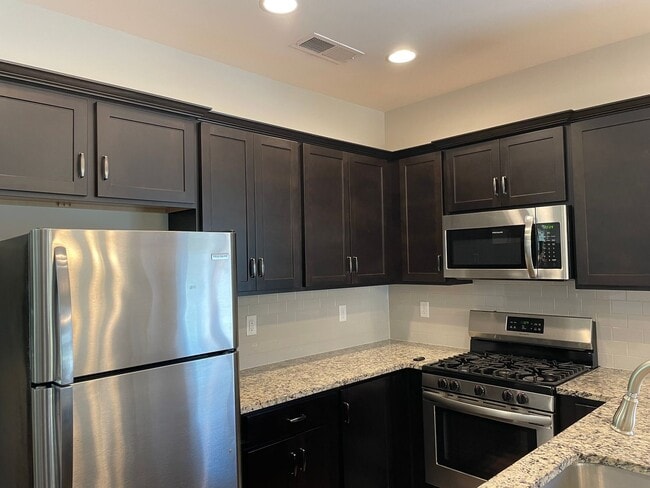 Building Photo - 3 Bedroom Home with Garage and Flat Fenced Backyard!