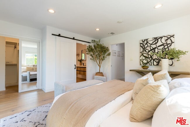 Building Photo - 3840 Lyceum Ave