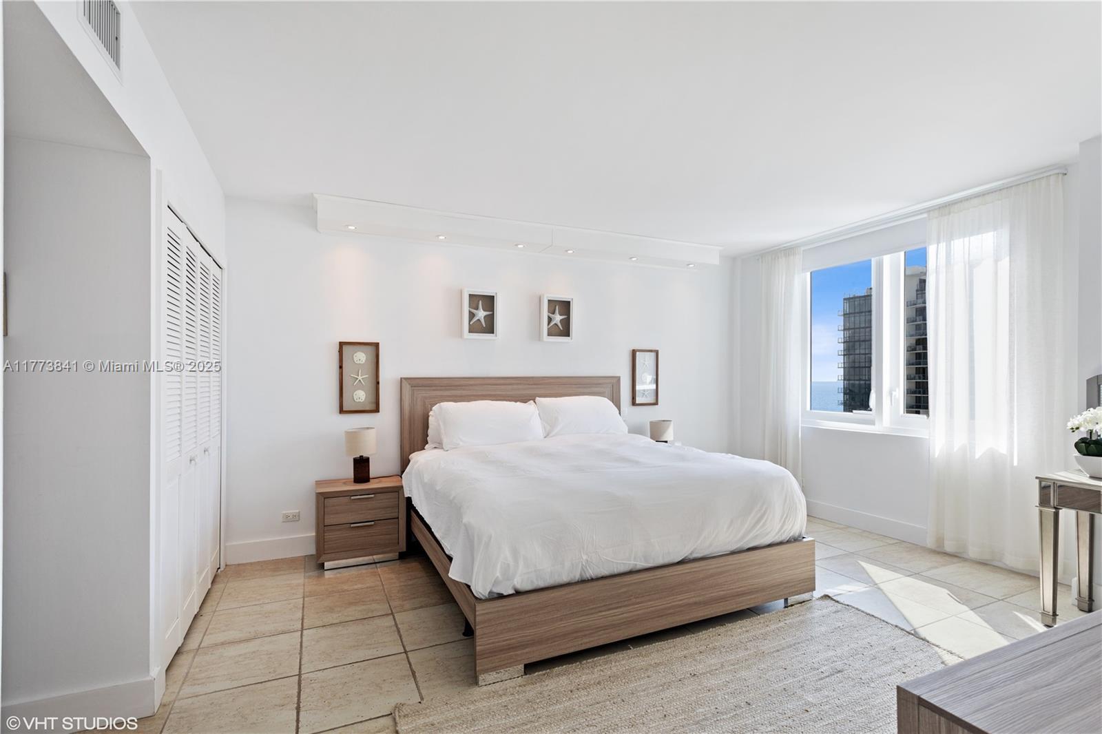 Building Photo - 2301 Collins Ave