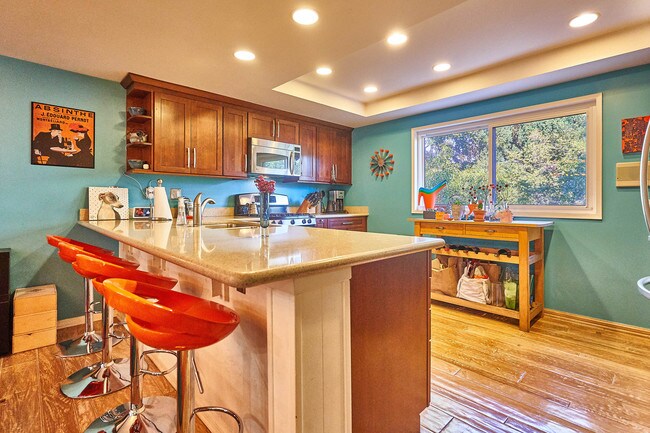 Building Photo - 4804 La Villa Marina