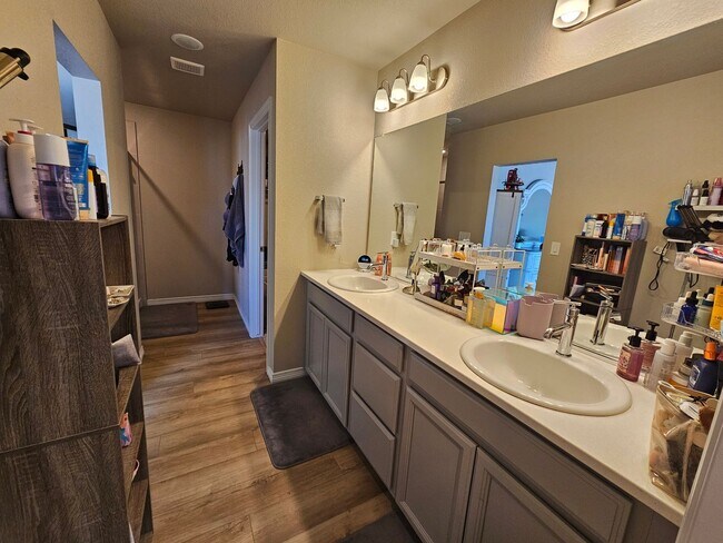 Building Photo - Welcome to this beautiful 3-bedroom, 3-bathroom home located in Lorson Ranch!!