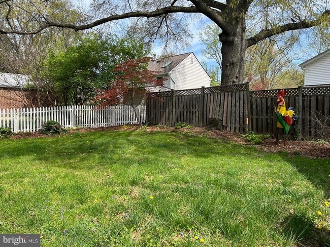 Building Photo - 2237 N Wakefield St