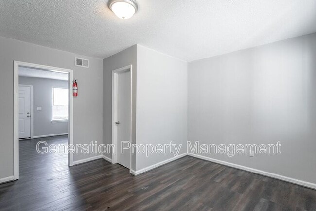 Building Photo - 44 St Victors Ln