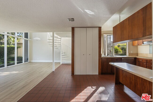 Building Photo - 4173 Del Mar Ave