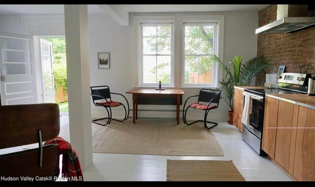 Building Photo - 524 State St