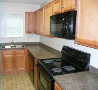 Kitchen - Stonecreek Townhomes