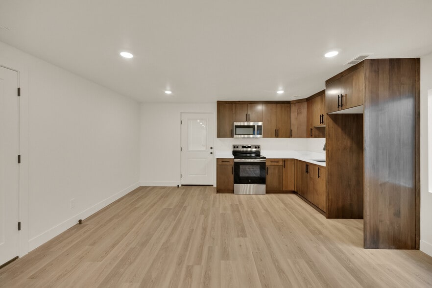 Building Photo - 1605 S 1100 W