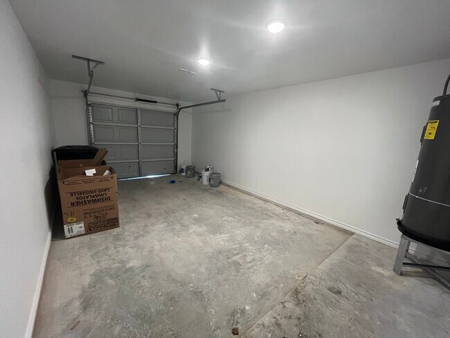 Building Photo - 301 Root Ave