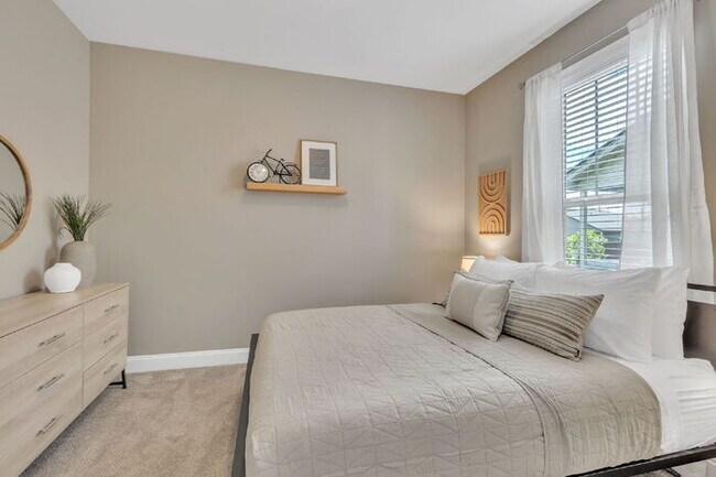 Building Photo - Charming 3-Bedroom Furnished Haven with Co...