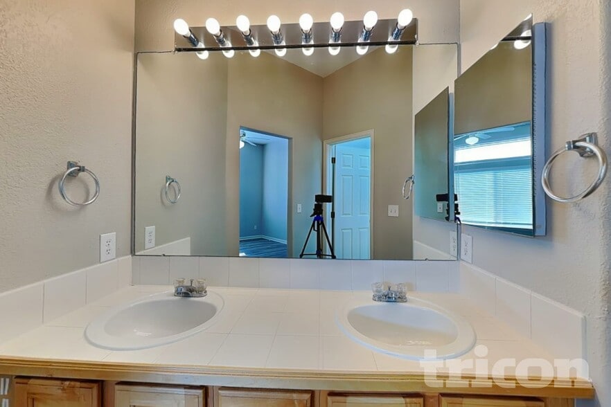 Building Photo - 5971 S Zeno Ct