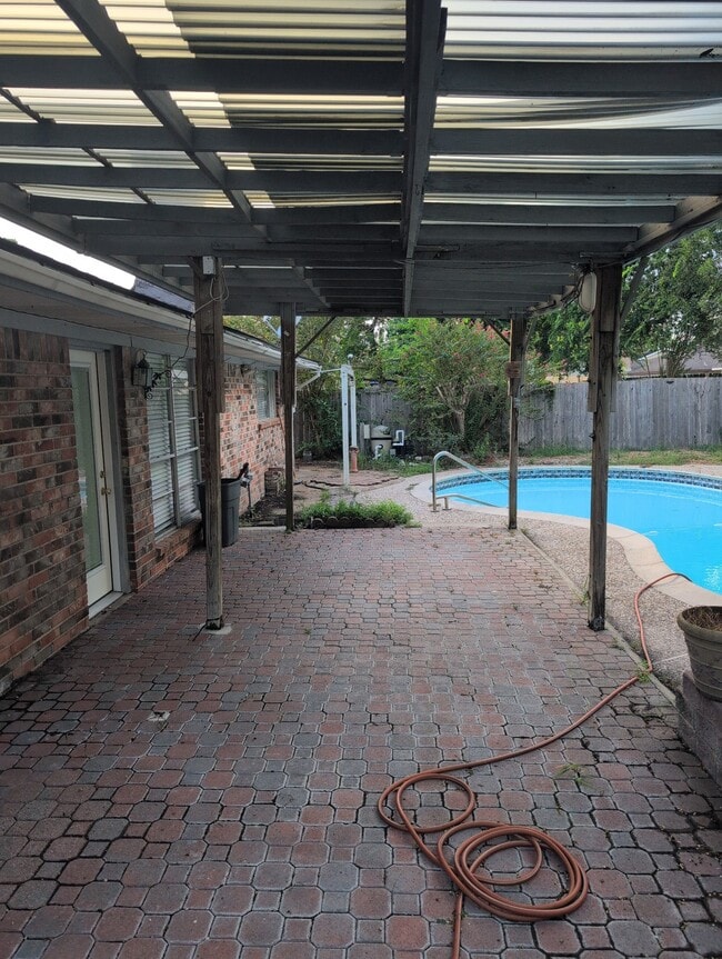 Building Photo - 723 Martin Ln