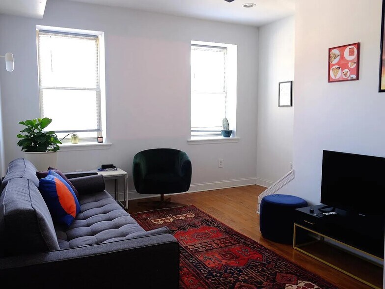 Living Room - 115 E Girard Ave