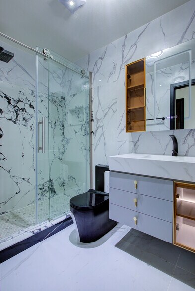 Building Photo - 9855 Douglas Ave