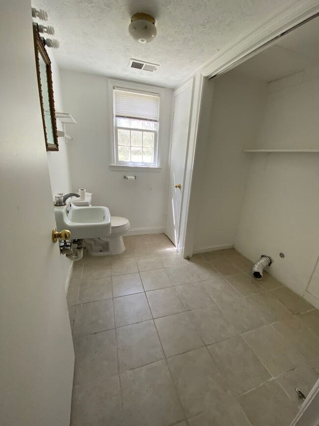 Building Photo - 4 Bedroom Home in Norcross  --Coming Soon!!!!