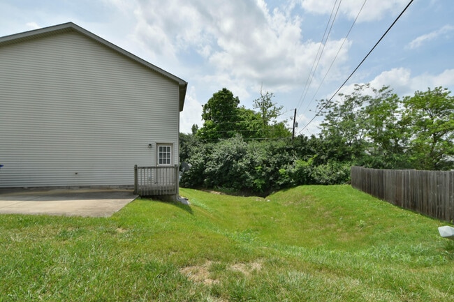 Building Photo - 537 Deaton Pl