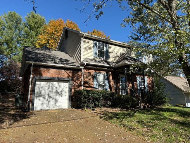 Primary Photo - Beautiful Brick Home in Antioch - Fenced i...