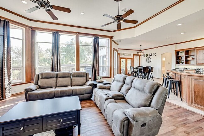 Building Photo - 811 Mallard Pointe Dr