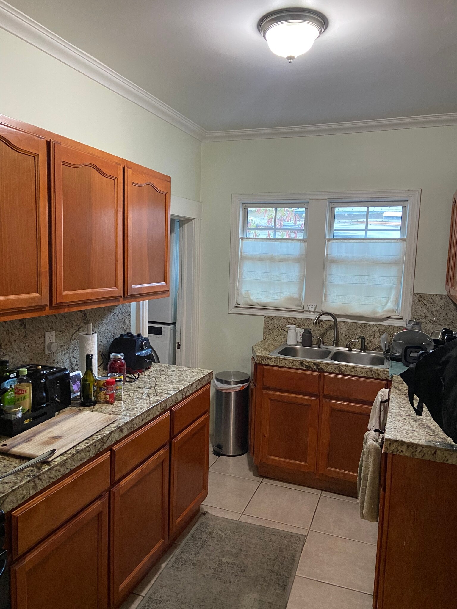Large Kitchen - 607 N Garfield Ave