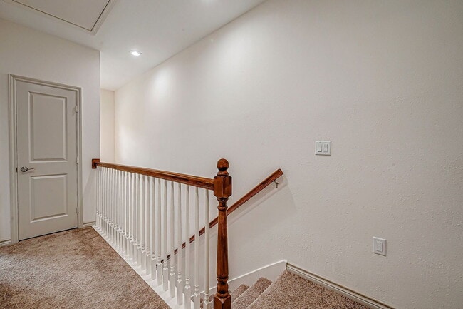 Building Photo - 5530 Hirondel St