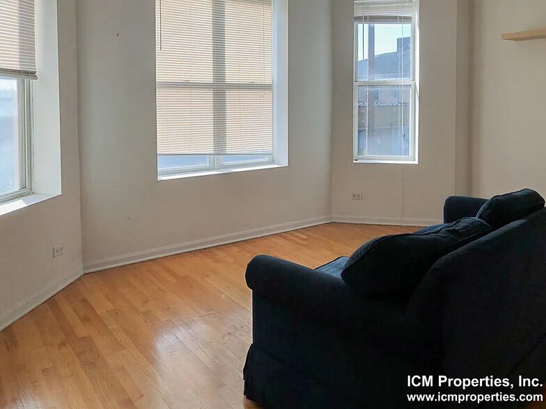 Building Photo - 1014 N Damen Ave