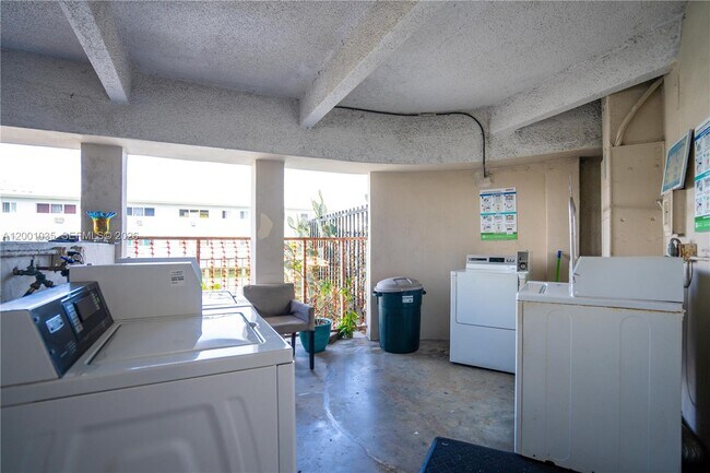 Building Photo - 7150 Indian Creek Dr