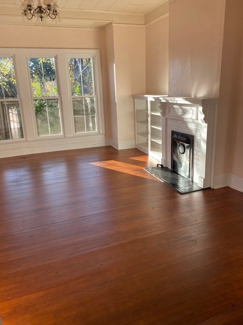 Large living room with natural light - 527 Cambridge Ave E