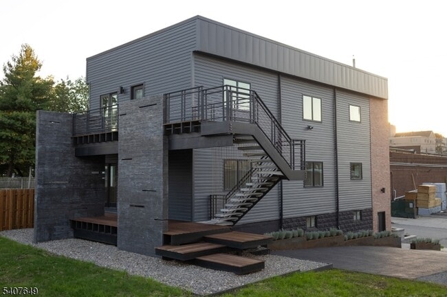 Building Photo - 246 Cortlandt St