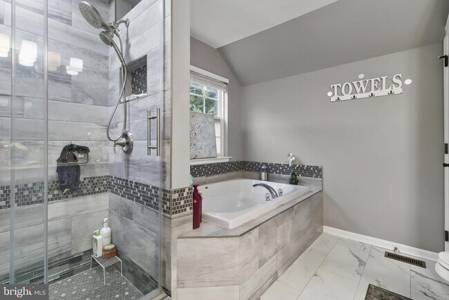 Building Photo - 144 Edgar Rd