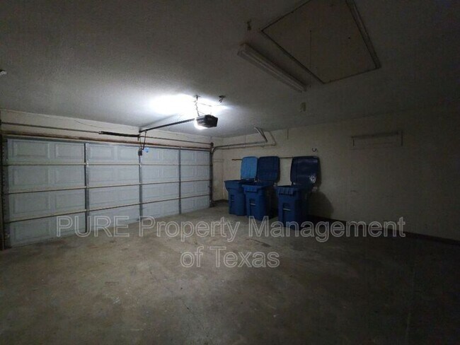 Building Photo - 304 McClendon Dr