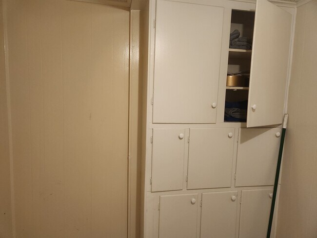 Building Photo - 3821 E Everglade Ave