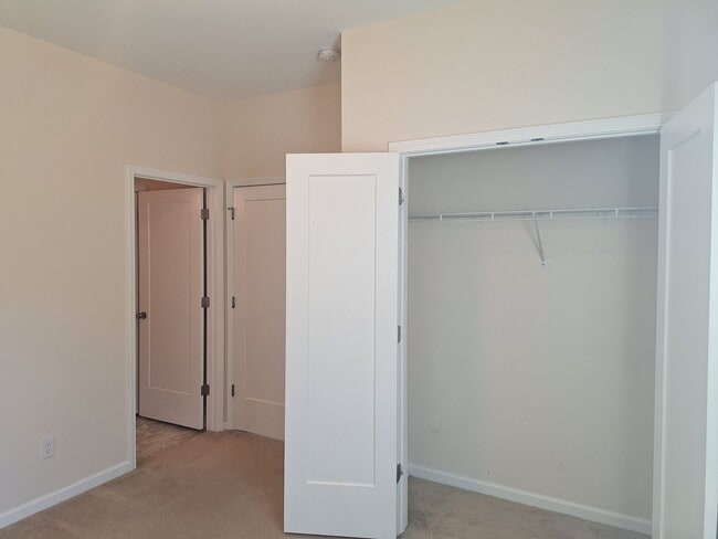 Building Photo - Superb Home Located in the Catawba Hills Neighborhood!