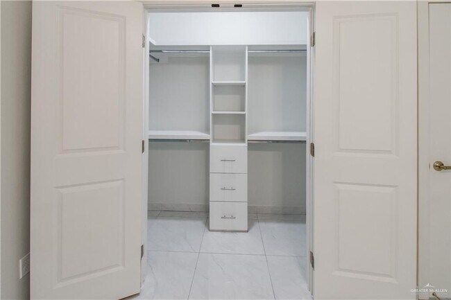 Building Photo - 19 Inspiration Rd