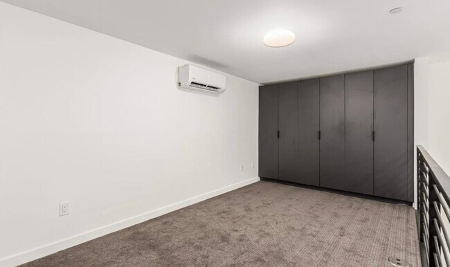 Building Photo - 1601 Park Ave