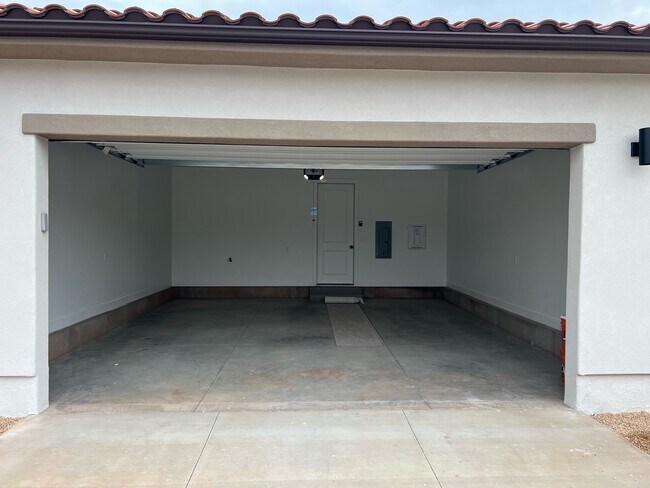 Building Photo - 5562 S Carnelian Pkwy