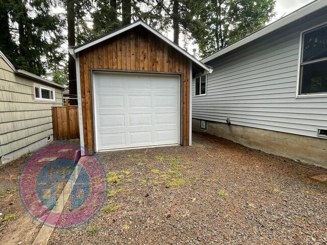 Building Photo - LAKE OSWEGO, FIRST ADDITION  / SINGLE LEVEL, NEWLY UPDATED, BASEMENT & GARAGE