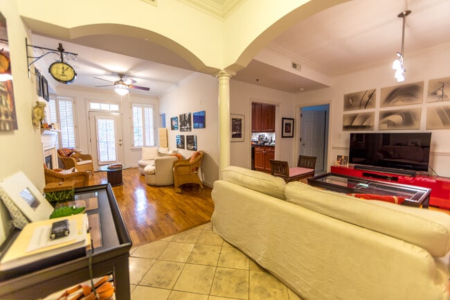 Living Rooms - 1735 Peachtree St NE