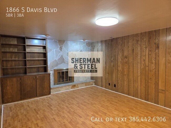 Building Photo - 1866 S Davis Blvd