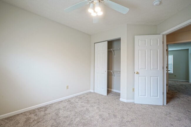 Building Photo - 14931 Silver Thorne Way