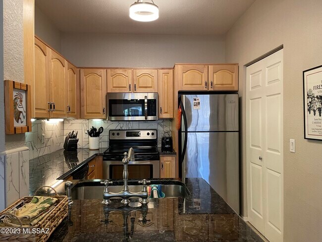 Building Photo - 1500 E Pusch Wilderness Dr