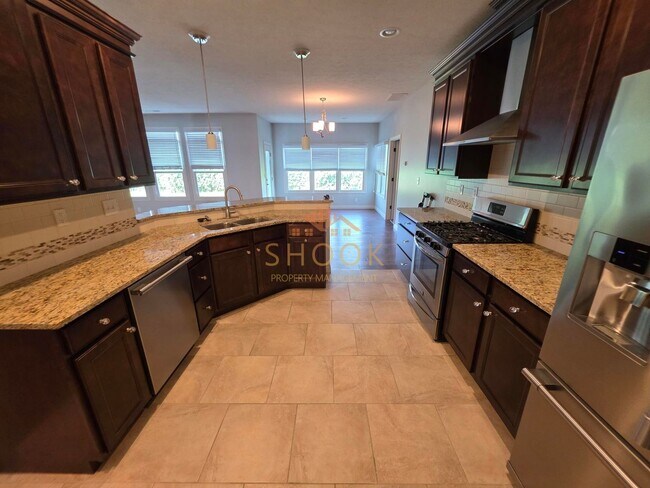 Building Photo - Luxury Home off of Coyote Crossing Golf Cl...