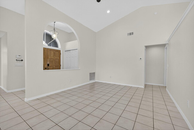 Building Photo - 12865 Meadowbend Dr