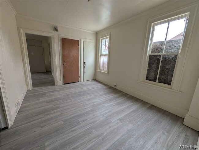 Building Photo - 616 7th St