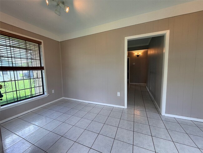 Building Photo - 3402 Cochran St